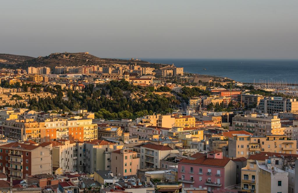 Cagliari va fi smart city. Autobuzele nu mai au orar fix, dar se ajustează după trafic. Rețeaua electrică se reglează singură