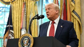 Trump anunță că SUA și Marea Britanie au semnat acordul comercial: „Este extraordinar pentru că astăzi este Ziua Victoriei. Acordul ne va consolida relația”