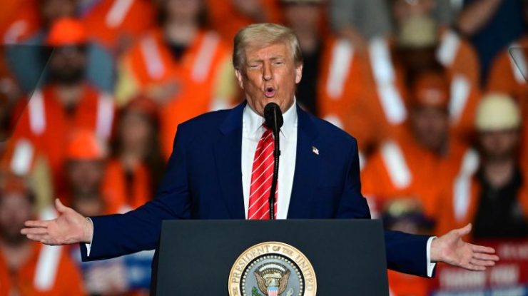 Trump dublează tarifele la importurile de oțel la 50%. Măsura intră în vigoare pe 4 iunie