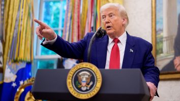 CBS News: Trump interzice complet călătoriile în SUA pentru cetățeni din 12 țări