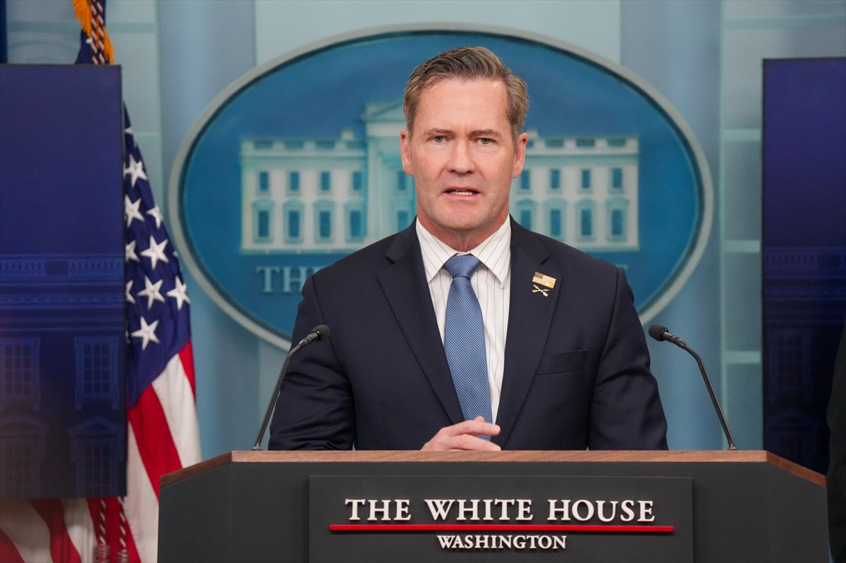 Un hacker care a spart serviciul de comunicații folosit de Mike Waltz a interceptat mesaje de la mai mulți oficiali americani. Ce conținut a accesat