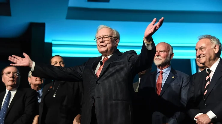 Warren Buffett se retrage de la conducerea Berkshire Hathaway