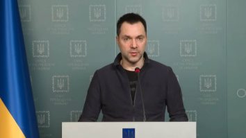 Zelenski impune sancțiuni dure fostului său consilier Oleksii Arestovici. I-a retras premiile de stat și i-a blocat activele