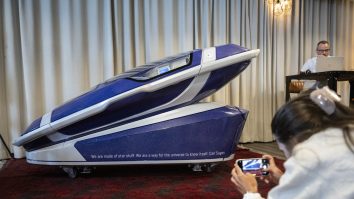 Inventatorul capsulei pentru sinucidere s-a sinucis. Florian Willet era anchetat pentru moartea primei sale cliente