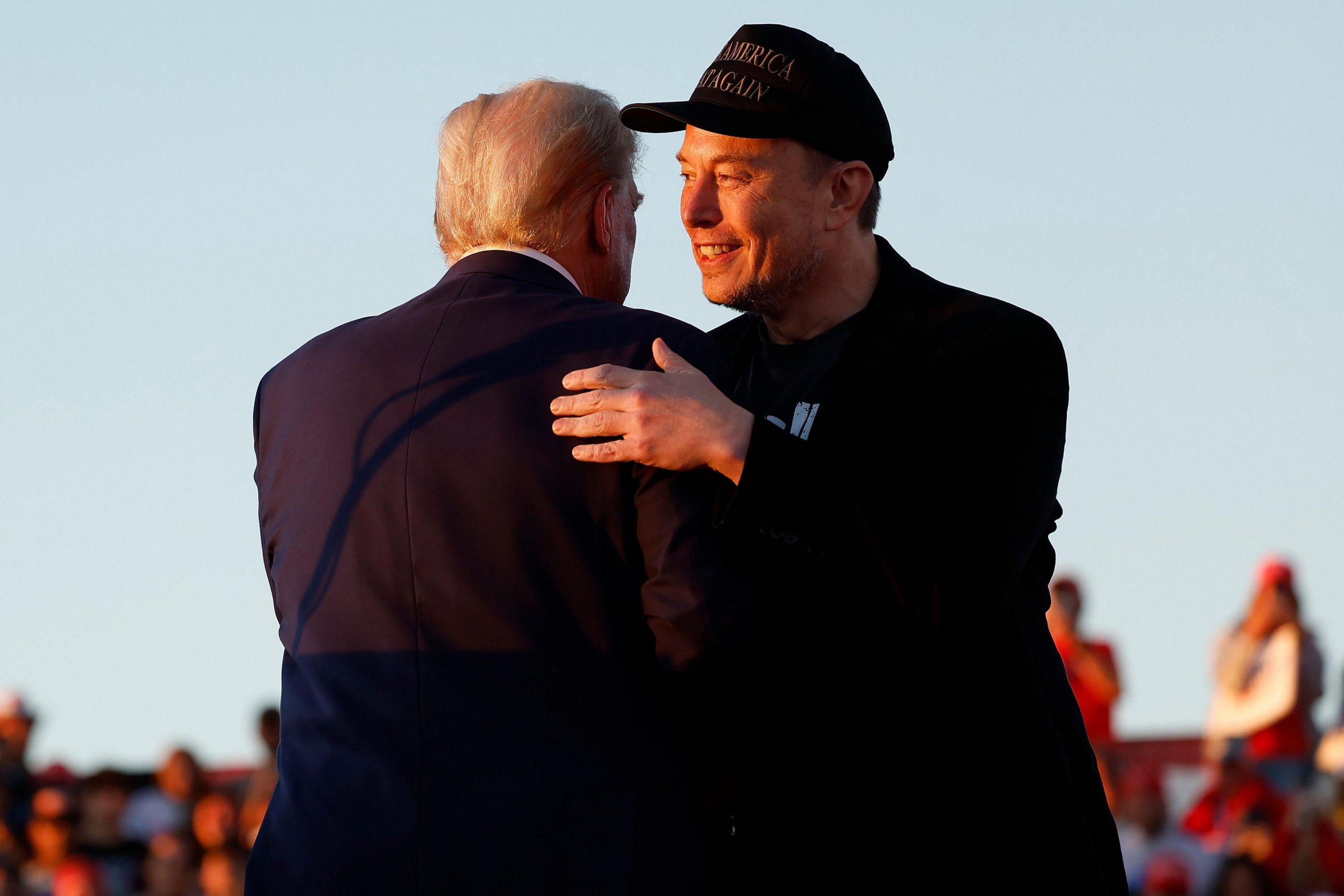 Cea mare mare „frăție politică” dintre Trump și Musk se termină cu scântei. Cine pierde cel mai mult din acest conflict
