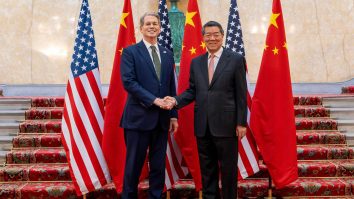 Statele Unite și China reiau negocierile comerciale la Londra. Xi Jinping e gata să vândă minerale rare dacă primește tehnologie interzisă