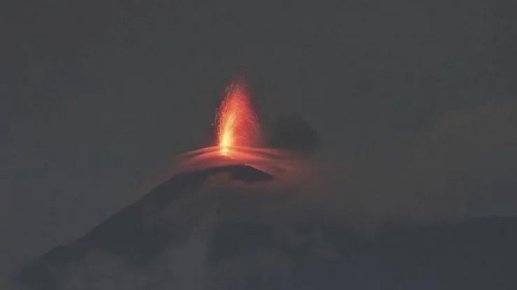 Peste 700 de persoane au fost evacuate preventiv în Guatemala. Vulcanul Fuego a emis coloane de cenușă la kilometri înălțime