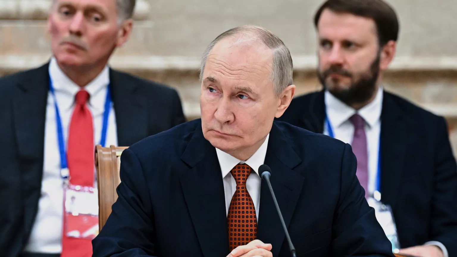Putin anunță ca va reduce bugetul militar, după ce cheltuielile au atins niveluri record de la Epoca Sovietică. Oligarhii s-au plâns de economie