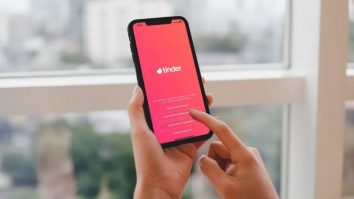 Tinder introduce filtrul de înălțime și bărbații scunzi spun că sunt discriminați