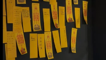 Tinerii din China apelează la misticism în localuri hibride. Barurile oferă citire în tarot sau interpretări astrologice