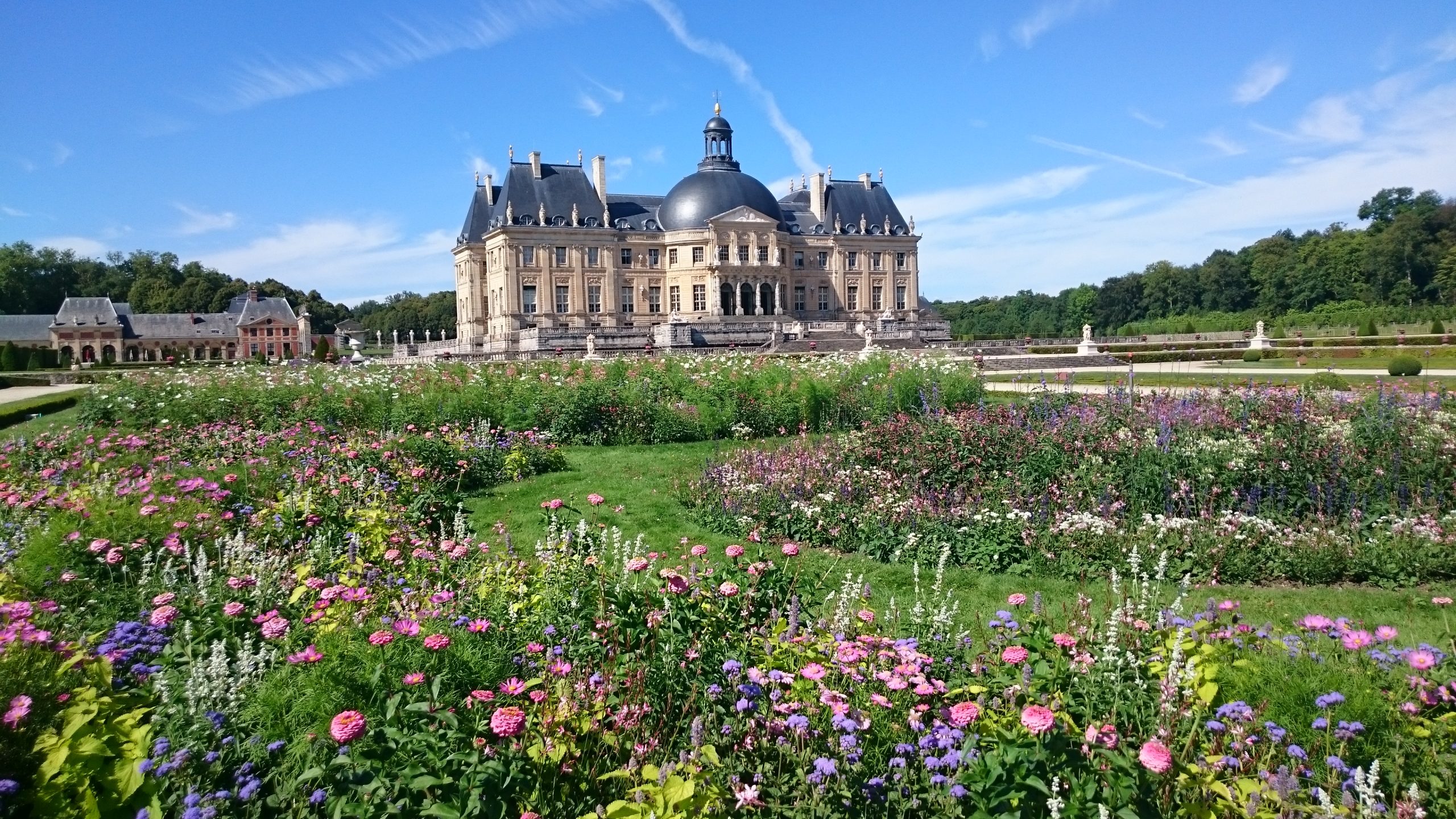 Ce vizitezi azi? Castelul Vaux-le-Vicomte te invită la o cină romantică printre 2.000 de lumânări