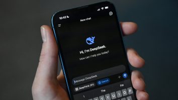 Germania cere Apple și Google să elimine aplicația DeepSeek. De ce autoritățile trag un semnal de alarmă