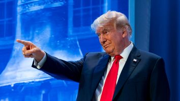 Trump oprește arestările imigranților ilegali care muncesc în restaurante, hoteluri și ferme: „Nu le putem afecta afacerile”