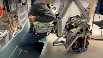 MIT lucrează la E-BAR, un robot care poate salva vieți