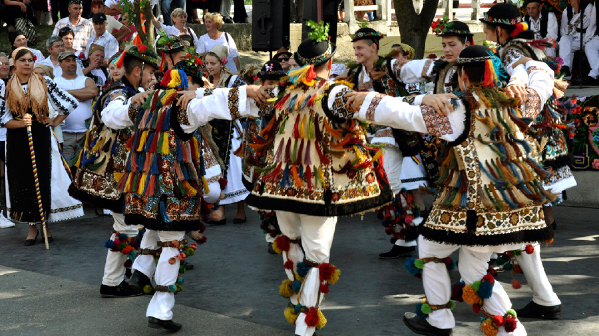 Ce îți mai spun Călușarii de Rusalii? E recunoscut de UNESCO, dar originile sale rămân învăluite în mister