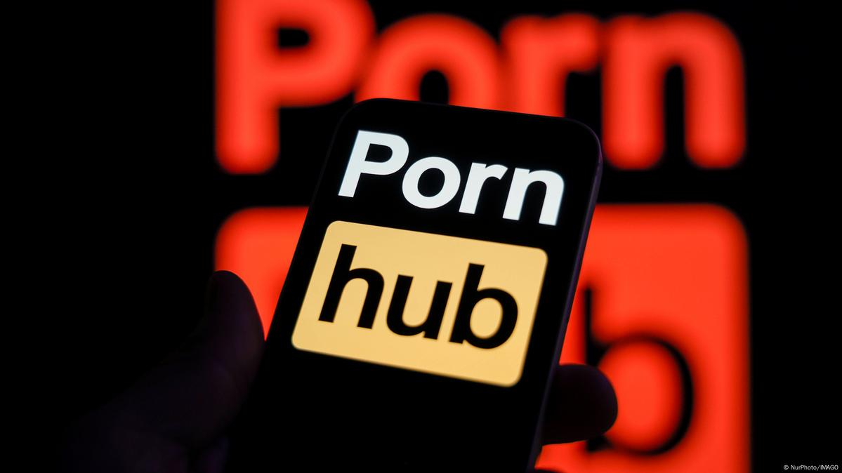 Pornhub și alte site-uri pentru adulți au revenit în Franța. Un tribunal a suspendat o decizie care obliga platformele să verifice vârsta utilizatorilor