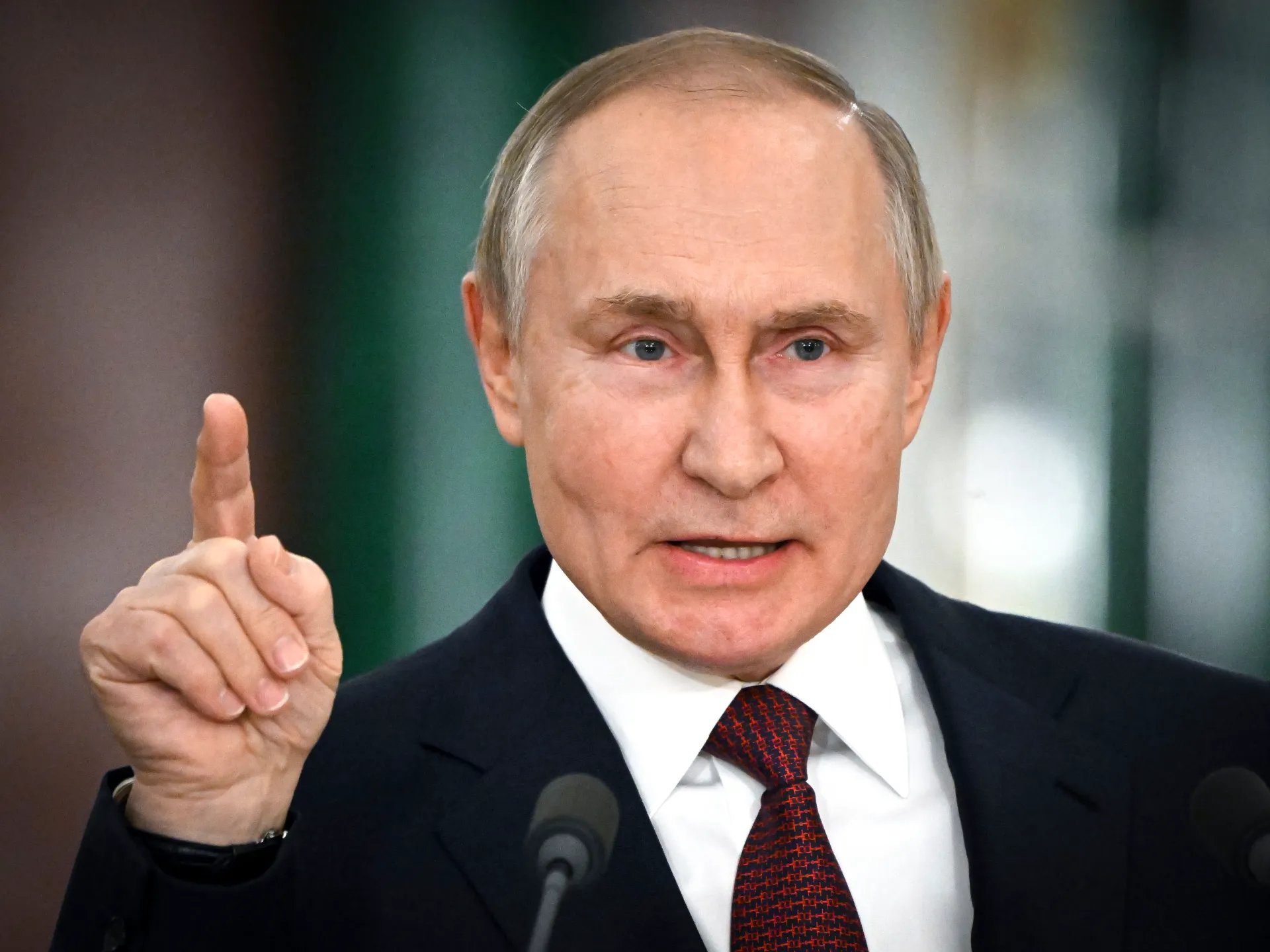 Kremlinul respinge ideea unei întâlniri bilaterale între liderul SUA și cel al Rusiei: „Nu este pe masa noastră de lucru”