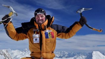 Discovery aniversează 40 de ani de performanță. Alex Găvan, alpinist: „Acolo, totul e concentrat pe supraviețuire”