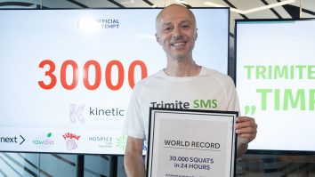 Andrei Roșu a intrat în Cartea Recordurilor cu 30.000 de genuflexiuni în mai puțin de 24 de ore. „Trebuie să avem obiceiuri sănătoase, să devenim dependenți de ele”