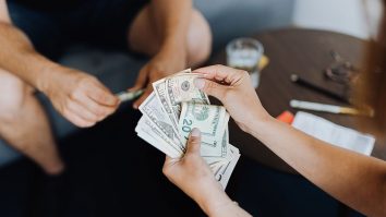 STUDIU. Tinerii din Generația Z vor parteneri cu venituri similare