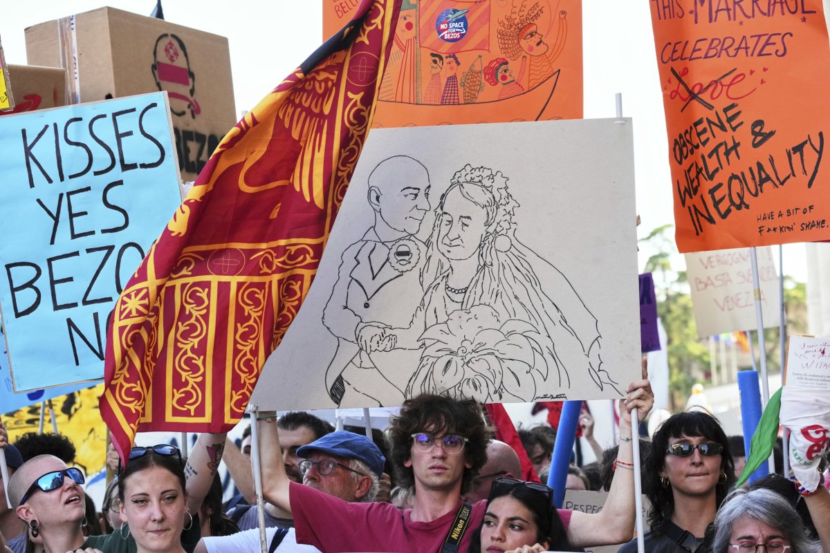 Nunta lui Jeff Bezos la Veneția a generat proteste. Localnicii și-au exprimat nemulțumirea printr-un banner „No space for Bezos”