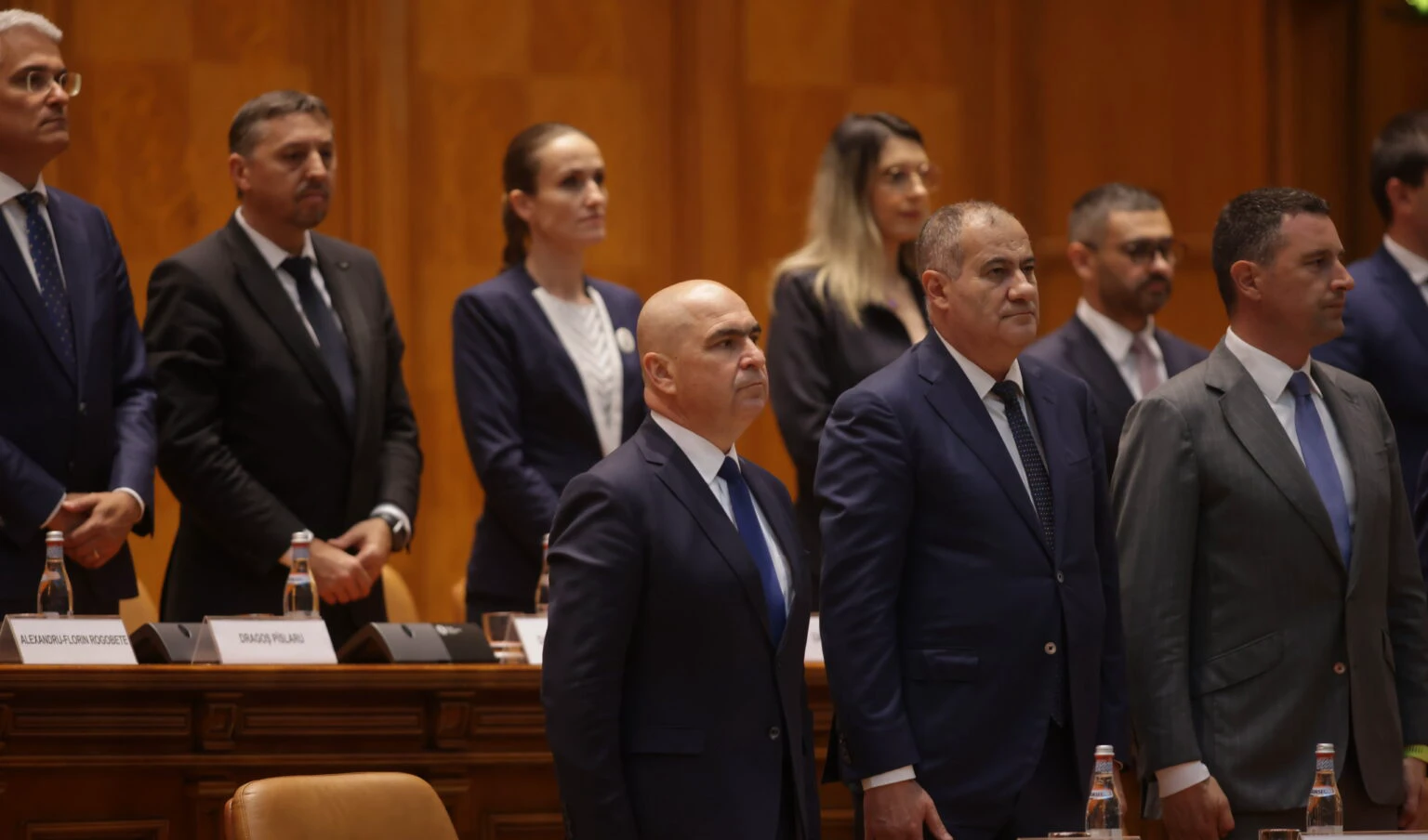 Guvernul Bolojan a fost învestit cu o majoritate largă în Parlament, obținând 301 voturi „pentru” și doar 9 „împotrivă”