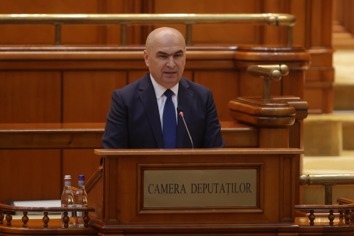 Fitch: România riscă retrogradarea în categoria „junk”. Ce soluții propune Guvernul Bolojan