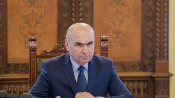 Ilie Bolojan s-a întâlnit cu reprezentanții agenției Fitch. În august, Fitch ar putea retrograda România la categoria „junk”