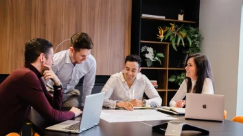 Tinerii între 16-18 ani pot înființa o firmă de exercițiu. Oana Botolan, expert HR: „Orice ajutor în direcția consilierii de carieră este extraordinar”