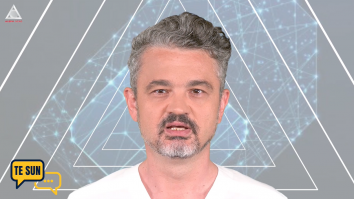 Te sun. Adio, cartelă