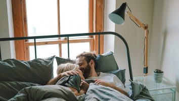 „Cookie jarring” e noul trend în relații: O persoană are o relație principală și mai multe opțiuni de rezervă