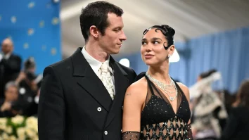 Dua Lipa a confirmat logodna cu actorul Callum Turner. Artista se află într-o relație de un an și jumătate