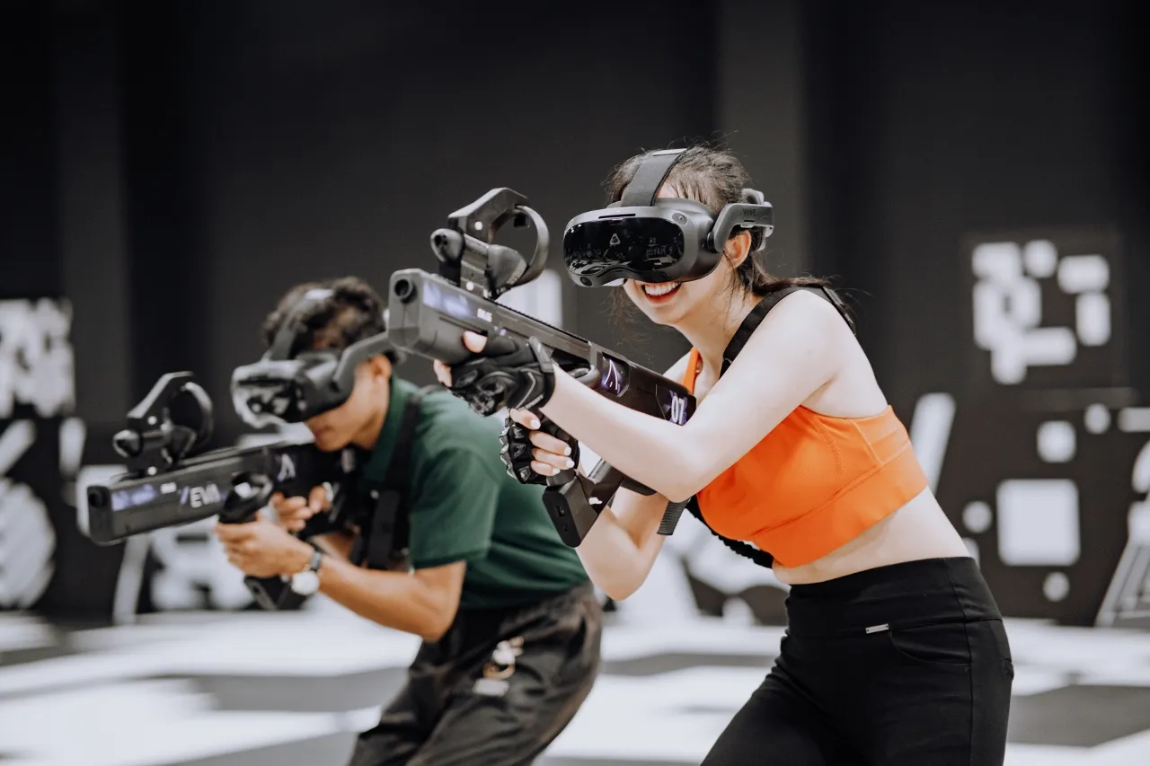 Prima arenă de esports VR din România s-a deschis în București. Andrei Moisa, manager EVA: „Datele se transmit prin echipamente wireless”