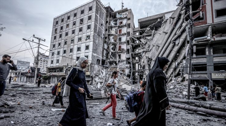 15 palestinieni au fost uciși de focuri israeliene în timp ce așteptau ajutoare umanitare în centrul Gazei. Ce declară oficialii