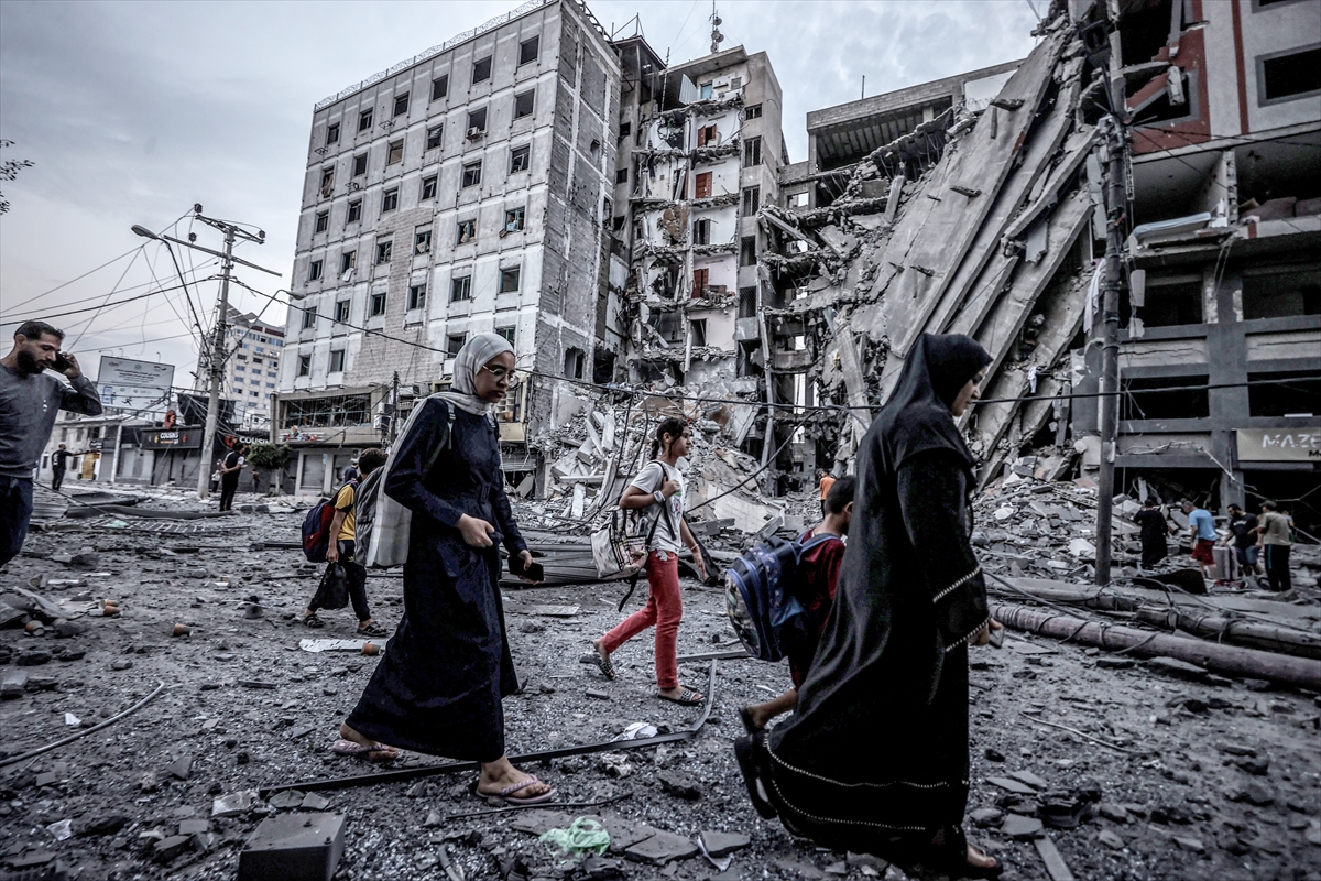 15 palestinieni au fost uciși de focuri israeliene în timp ce așteptau ajutoare umanitare în centrul Gazei. Ce declară oficialii