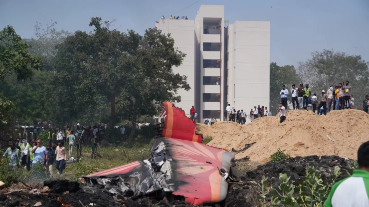 De ce s-a prăbușit avionul Air India? Din cele 242 de persoane aflate la bord, doar una a supraviețuit
