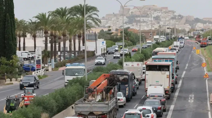 Ibiza limitează numărul turiștilor care vin cu mașini proprii. Doar 20.000 de vehicule vor putea circula în fiecare zi pe insulă