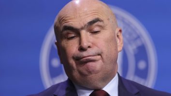 Guvernul Bolojan vrea să crească taxele românilor. Ce măsuri se iau pentru a acoperi deficitul bugetar