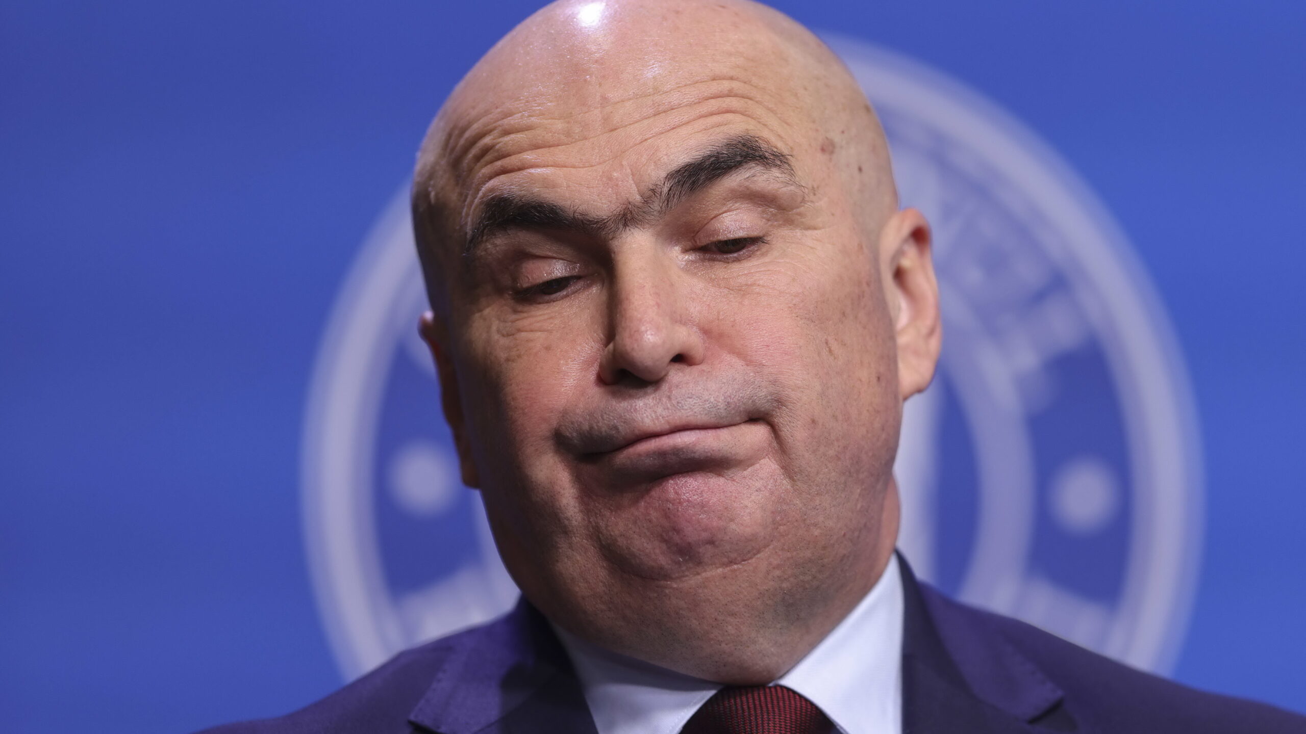 Guvernul Bolojan vrea să crească taxele românilor. Ce măsuri se iau pentru a acoperi deficitul bugetar