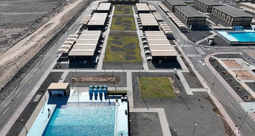 Un campus capabil să găzduiască 10.000 de oameni a fost construit lângă proiectul Neom. Sute de britanici s-au mutat cu familiile