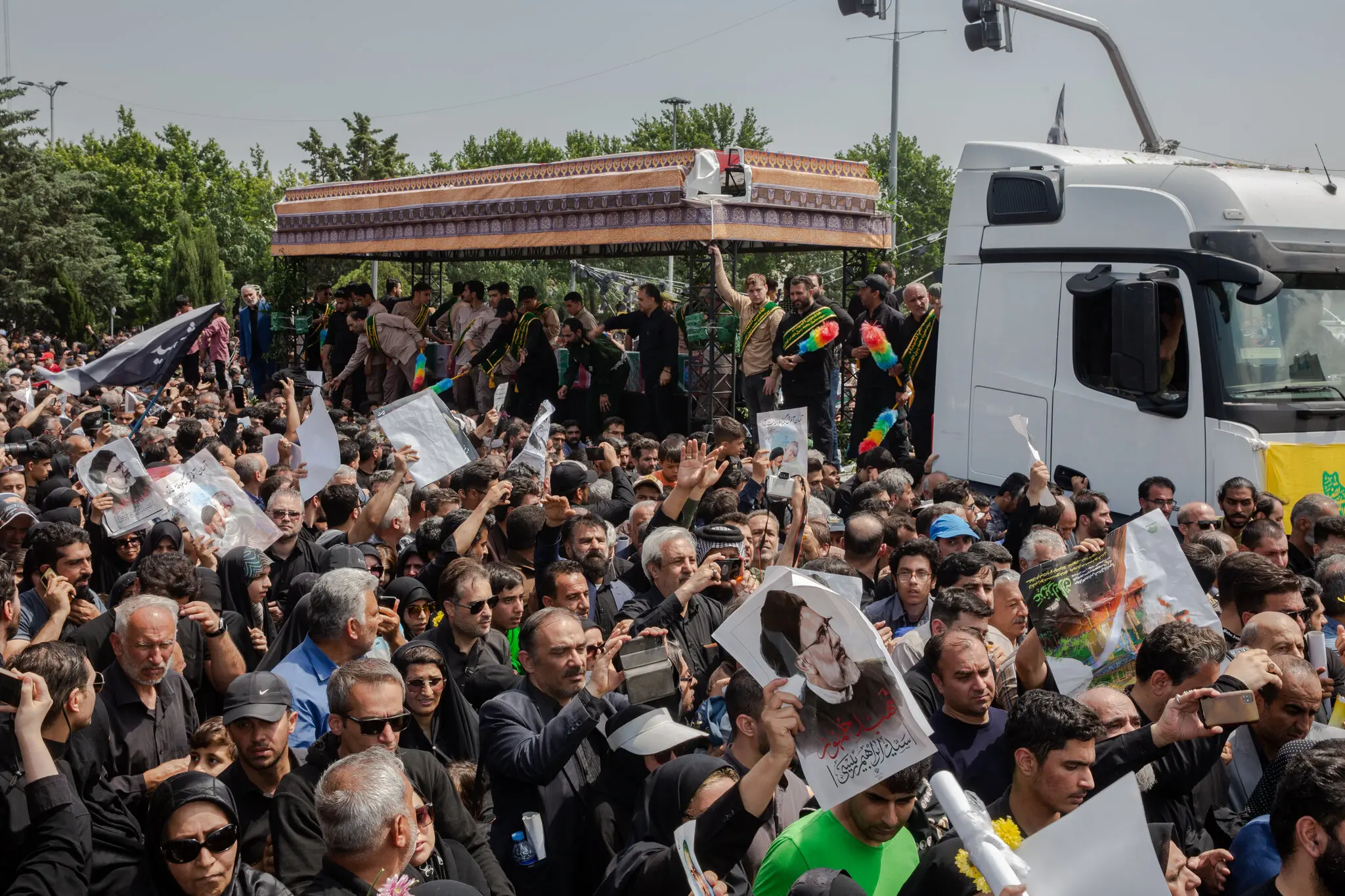 Iranul organizează funeralii de stat pentru liderii militari uciși în conflictul cu Israel. Aproximativ 60 de persoane au fost înmormântate la Teheran