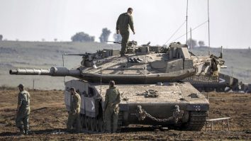 Israelul a lansat lovituri asupra țintelor militare siriene, ca răspuns la proiectilele trase din Siria în Israel. Conducerea interimară siriană este acuzată