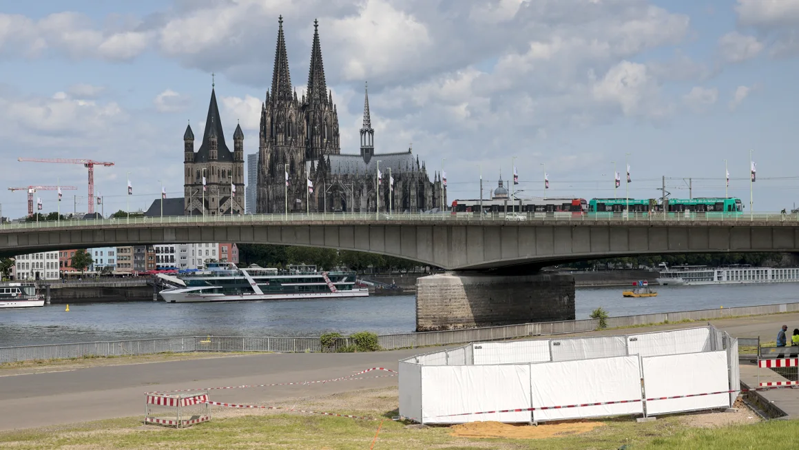 Köln evacuează 20.000 de persoane după descoperirea a trei bombe neexplodate din al Doilea Război Mondial