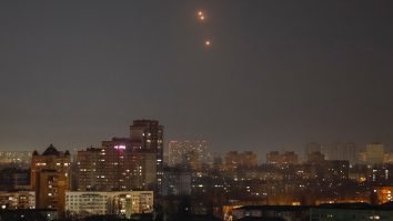 Rusia atacă din nou Kievul cu drone și rachete balistice. Peste 20 de persoane sunt rănite