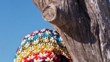 Loewe te surprinde vara asta. Brandul vine cu o colecție de vară în care cojile de portocale devin material de lux