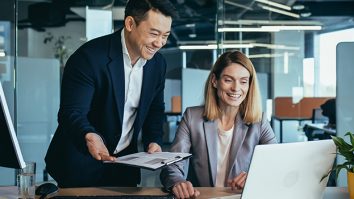 Corporate love bombing este o stare de manipulare care se aplică și în relațiile amoroase. Cum se manifestă la job