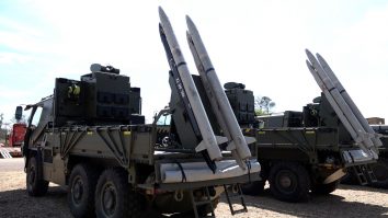 Regatul Unit investește 6 miliarde de lire sterline într-un program de reînarmare. Planul include achiziția a 7.000 de rachete și drone cu rază lungă