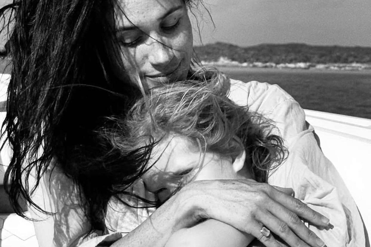 Meghan Markle a sărbătorit a patra aniversare a prințesei Lilibet prin postarea unor fotografii pe Instagram. Ducesa a dezvăluit chipul fiicei sale