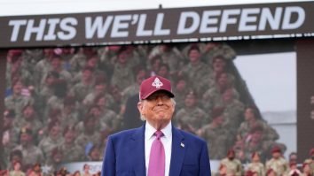 Donald Trump declară la baza militară Fort Bragg că va „elibera Los Angeles-ul”