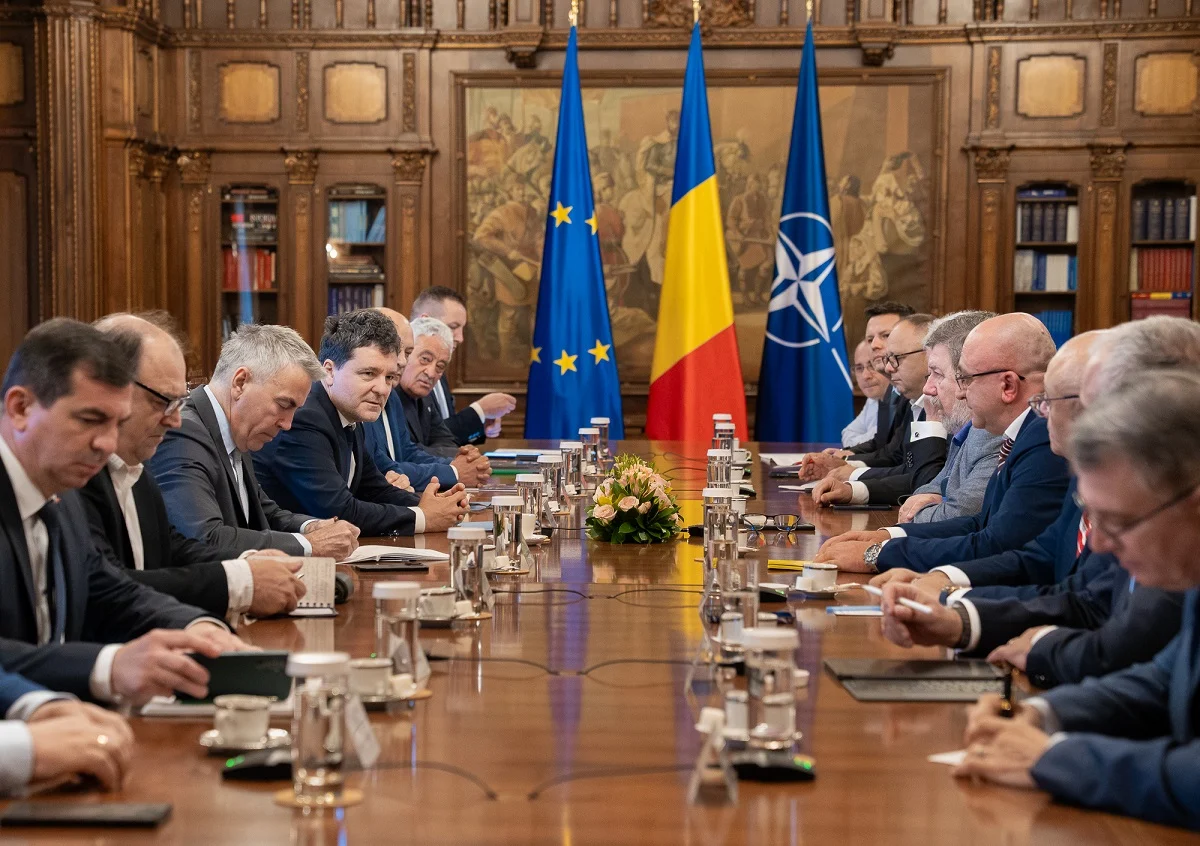 Nicușor Dan a primit ieri reprezentanții sindicatelor la Cotroceni. Sindicaliști: Dacă taie salariile cu 20%, facem grevă generală